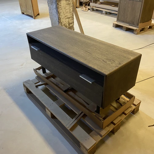 TV staliukas iš masyvo ąžuolo su tvirta faneruote