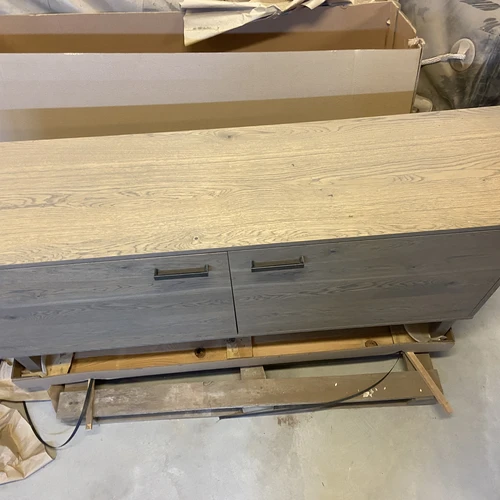 Praktiška ir patvari komoda iš ąžuolo masyvo