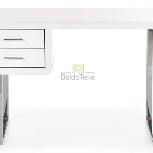 Chromuoto metalo ir MDF kombinacija – balta spinta