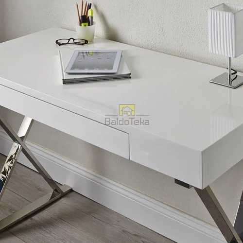 Elegantiška 120x76x55 cm spinta su blizgiu baltu paviršiumi