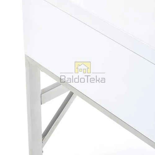 Šiuolaikiška spinta su blizgiu paviršiumi, 76 cm aukščio