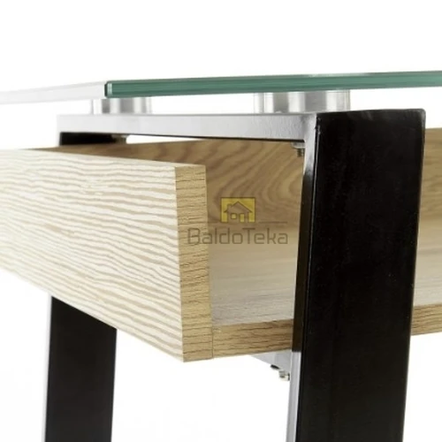 Stilinga spinta auksinio ąžuolo ir juodos spalvos deriniu