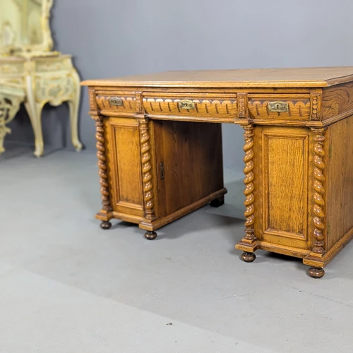 Vintažinis rašomasis stalas - Darbo stalai