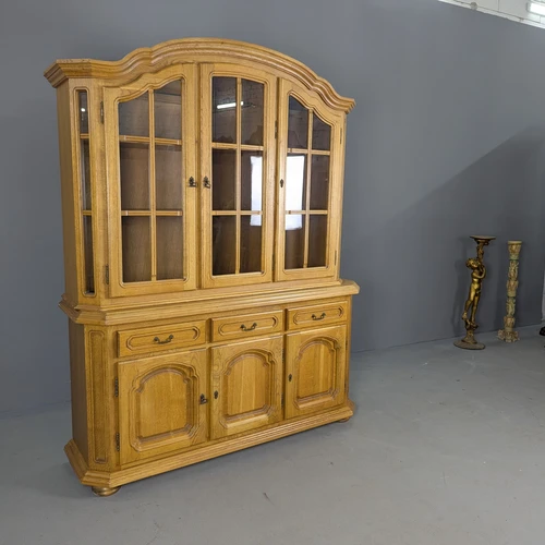 Masyvi ažuolo indauja su stiklinėmis durelėmis