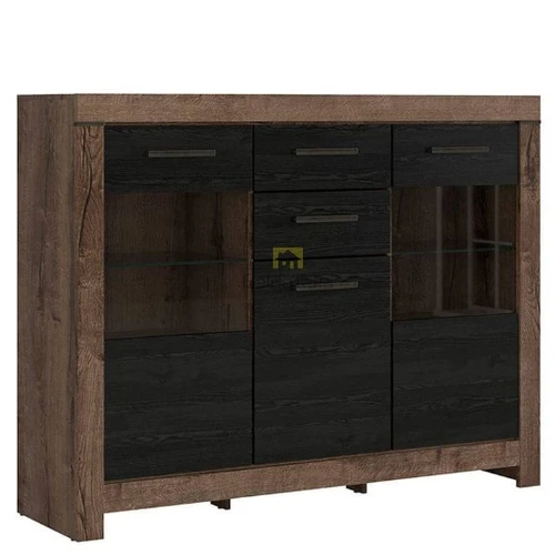 Plati spinta su šiuolaikiniu dizainu ir LED apšvietimu