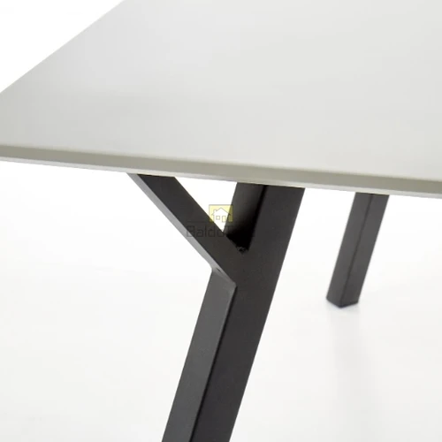 Šviesiai pilkas/juodas stalas – modernus dizainas ir patvarumas
