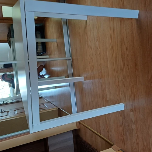 Švarus ir modernus IKEA stalas 75x75 – ideali kaina