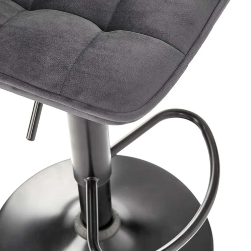 Stilinga pilka sofa su miltelinio plieno pagrindu