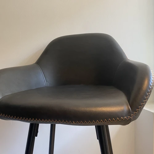 Baro kedės – aukštis iki sėdimos vietos 74cm