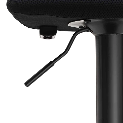 Juodos baro kėdės su metaliniu pagrindu ir putplastžio sėdynė