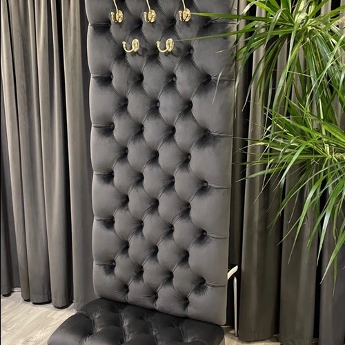 Unikalūs prieškambario baldai su liūto galvų dekoru