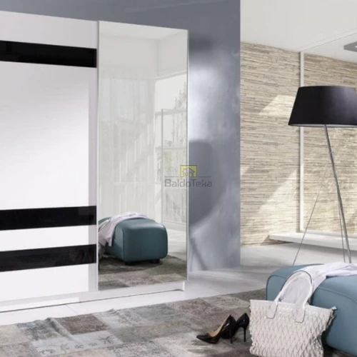 Erdvė ir stilius: didelė spinta balta/juoda