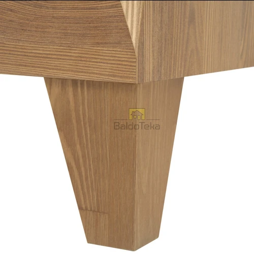 Elegantiška komoda su metalinėmis rankenėlėmis ir tylaus uždarymo sistema