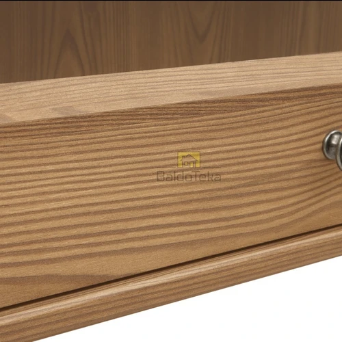 Praktiška spinta auksinio maumedžio atspalviu