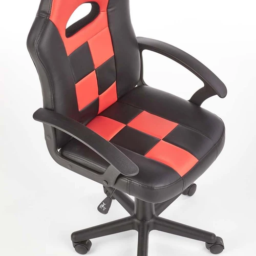 Juodos ir raudonos spalvos sofos kampas su moderniu dizainu