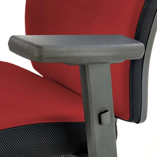 Moderni juodos/raudonos spalvos sėdynė su sinchroniniu mechanizmu