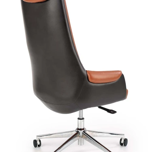 Šviesiai ruda sofa su eko oda – minkšta ir patogi