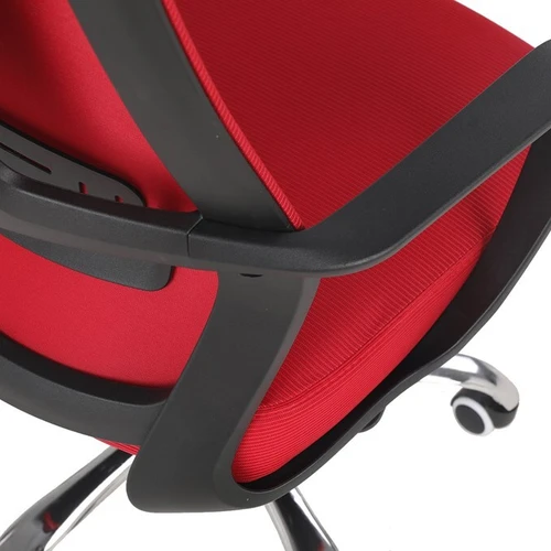 Kėdė su patogia sėdynės konstrukcija ir guminiais ratukais