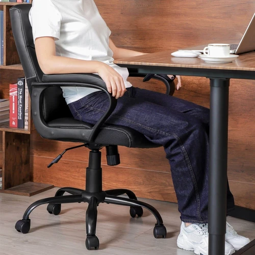 Puiki biuro kėdė su storu paminkštinimu ir 90°-110° siūbavimu