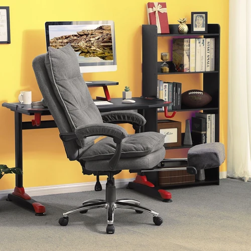 Komfortiška kėdė su reguliuojamu atlošu ir atrama kojoms