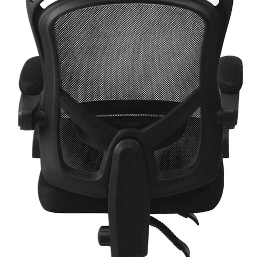 Juoda biuro kėdė su patogiais porankiais ir guminiais ratukais