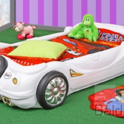 Lova su šviečiančiomis lempomis ir keičiama spalva – mėlyna, raudona, balta arba geltona