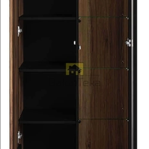 Elegantiška spinta su metališkais kojelėmis