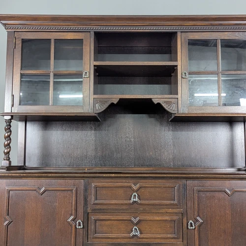 Bufetas su stiklinėmis durelėmis ir stalčiais