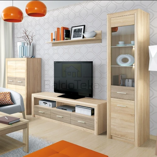 Šviesi sonoma spalvos komoda su triufeliniais akcentais