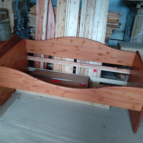 Tvarkinga ir patvari medžio masyvo lova JUMBO Briks