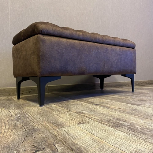 Modernūs minkštuoliai su metalinėmis kojelėmis