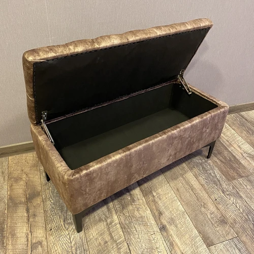 Modernūs ir praktiški minkštuoliai su metalinėmis kojelėmis