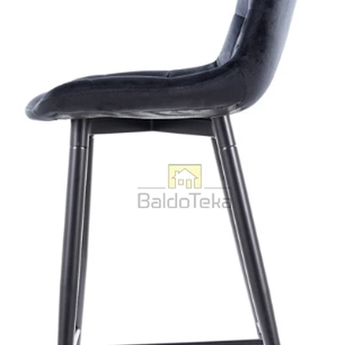 Minimalistinė juoda kėdė su matiniu metaliniu pagrindu