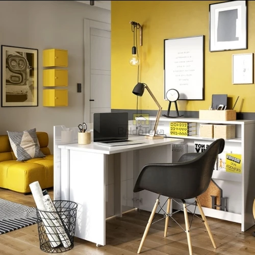 Stilingas stalas su matiniu paviršiumi ir patvariu dizainu