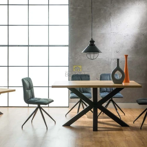 Natūralaus ąžuolo MDF stalas su moderniu dizainu