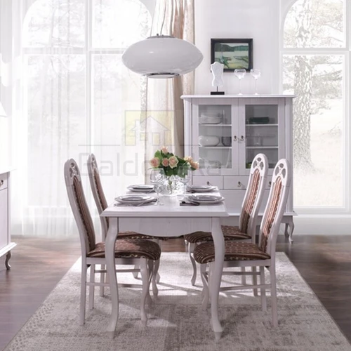 Patvari ir tvarkinga spinta, pagaminta iš aukštos kokybės medžiagų