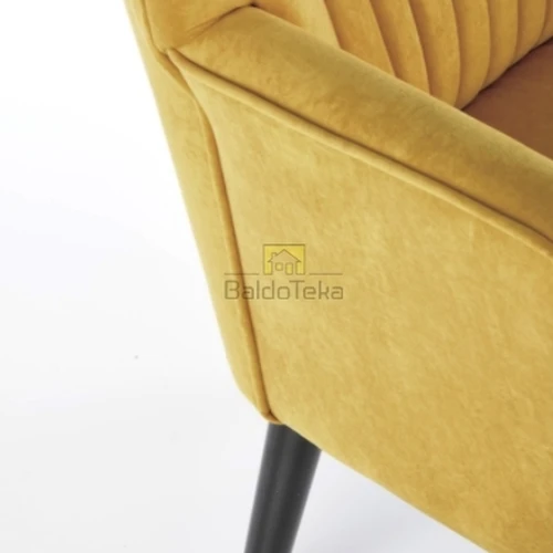 Ergonominė veliūrinė sofė su geltona ir juoda spalva