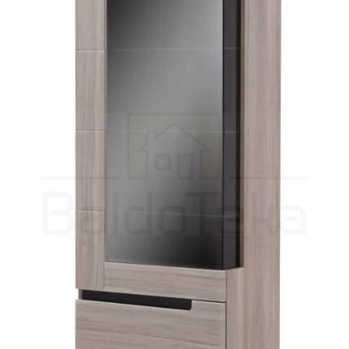 Moderni spinta su stiklo fasadu ir LED apšvietimu