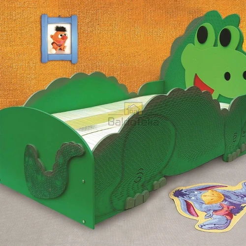 Patogi lova su čiužiniu ir tvirta konstrukcija