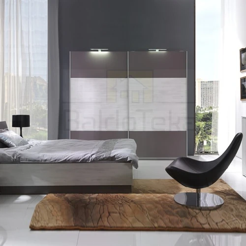 Moderni spinta su funkcionaliu apšvietimu