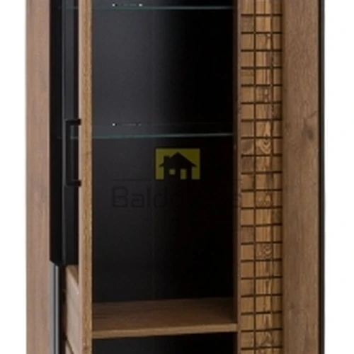 Stilinga spinta su grūdintu stiklu ir matiniu fasadu