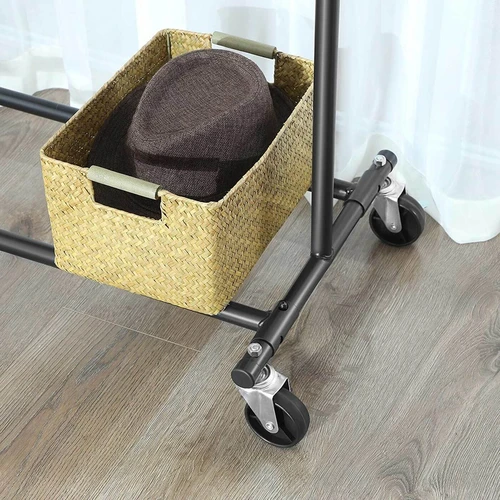 Drabužių kabykla su lentele – tvarkinga sprendimo idėja