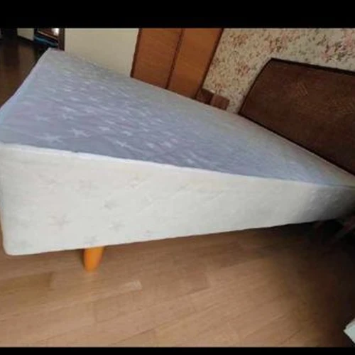 Ruda pinta ratano rėmo lova, 160 cm