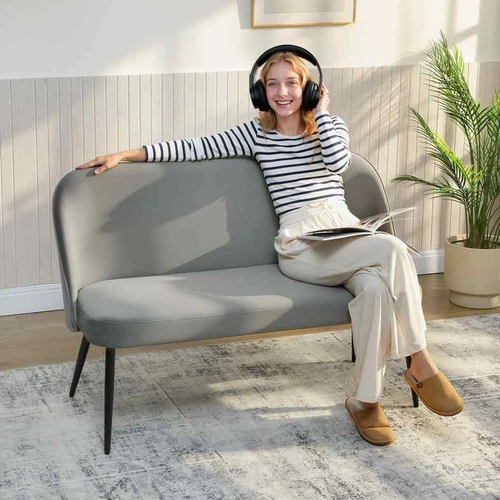 Pilka aksominė sofa svetainei ir biurui