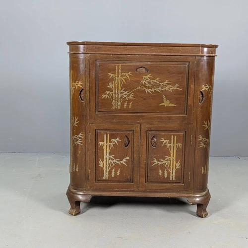 Rytietiško stiliaus baras