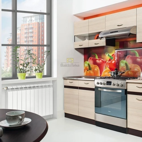 Praktiška virtuvės spinta su stalviršiu ir įvairiomis spintelėmis