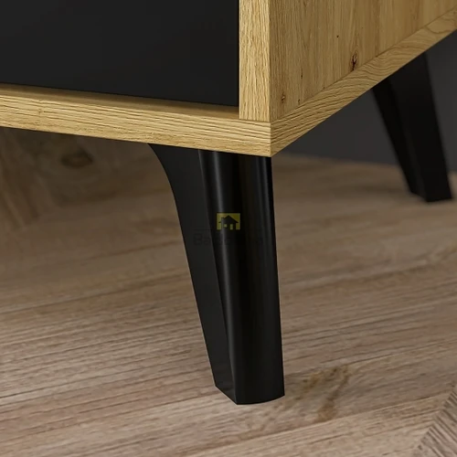 Praktiška spinta su tvirtomis kojelėmis