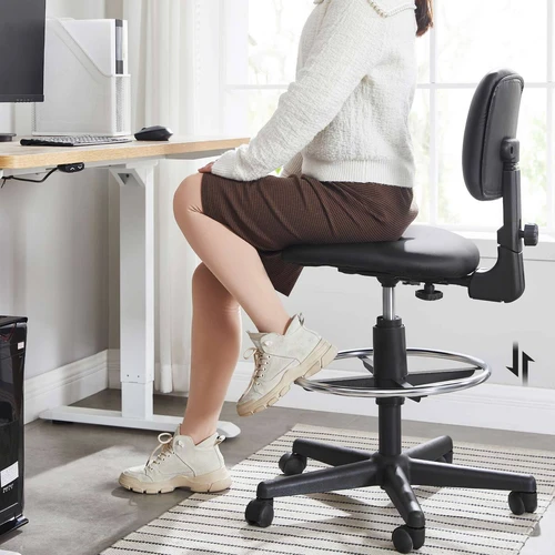 Kėdė su 5 ratais ir reguliuojamu aukščiu