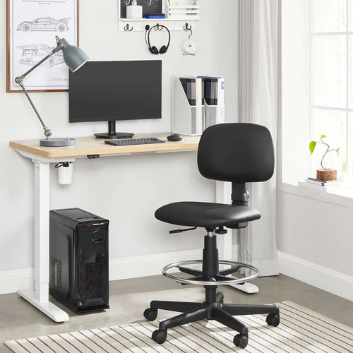 Minkšta juoda kėdė su PU sėdyne ir atlošu