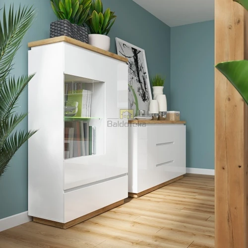 Minimalistinė spinta balta/ąžuolo spalvų deriniu